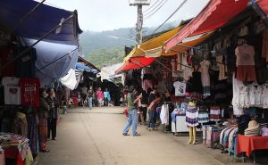 ตลาดบ้านม้งดอยปุย doi suthep temple hmong village tour