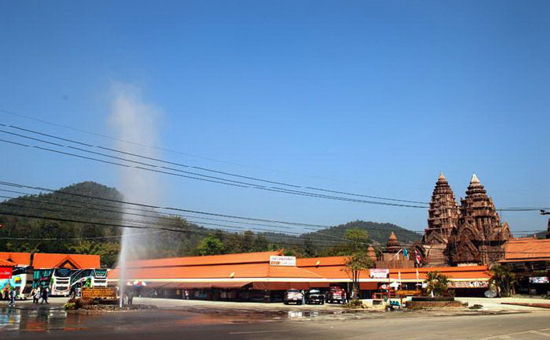 น้ำพุร้อนแม่ขะจาน chiang rai white temple one day tour