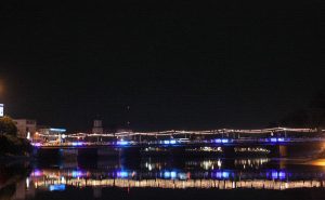 ริมแม่น้ำปิงยามค่ำคืน mae ping river cruise dinner chiang mai