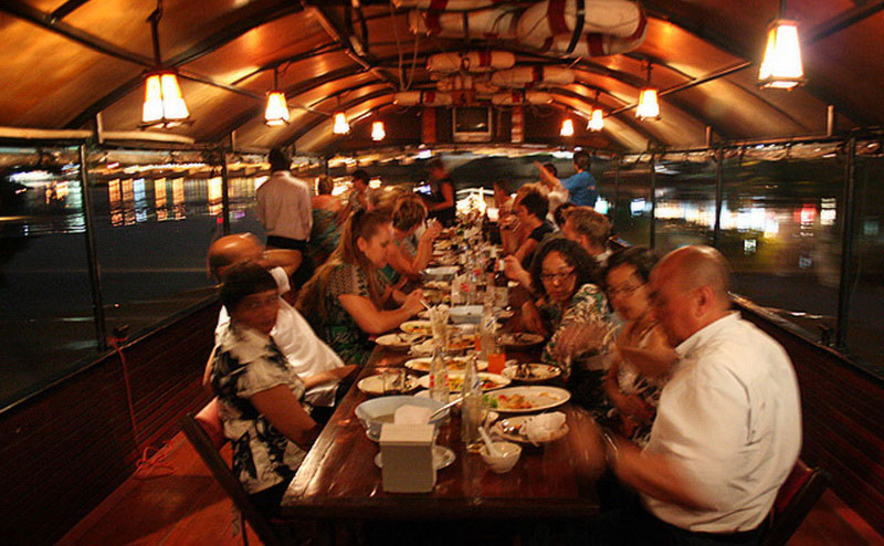 ทานอาหารค่ำ บนเรือล่องแม่น้ำปิง mae ping river cruise dinner chiang mai